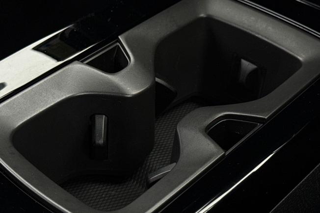 VOLKSWAGEN ID.4 Photo 23