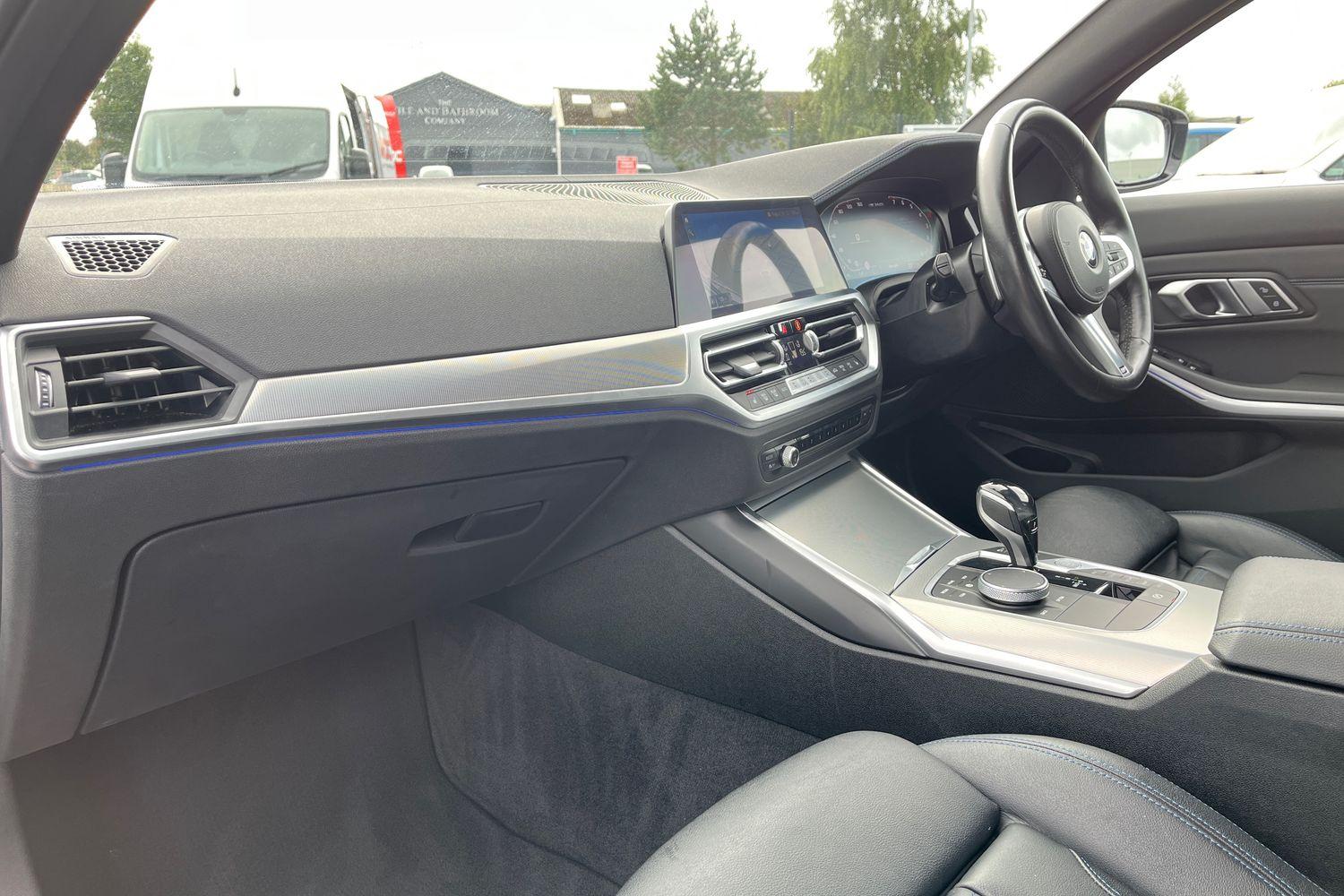 BMW 3 Series Photo 17
