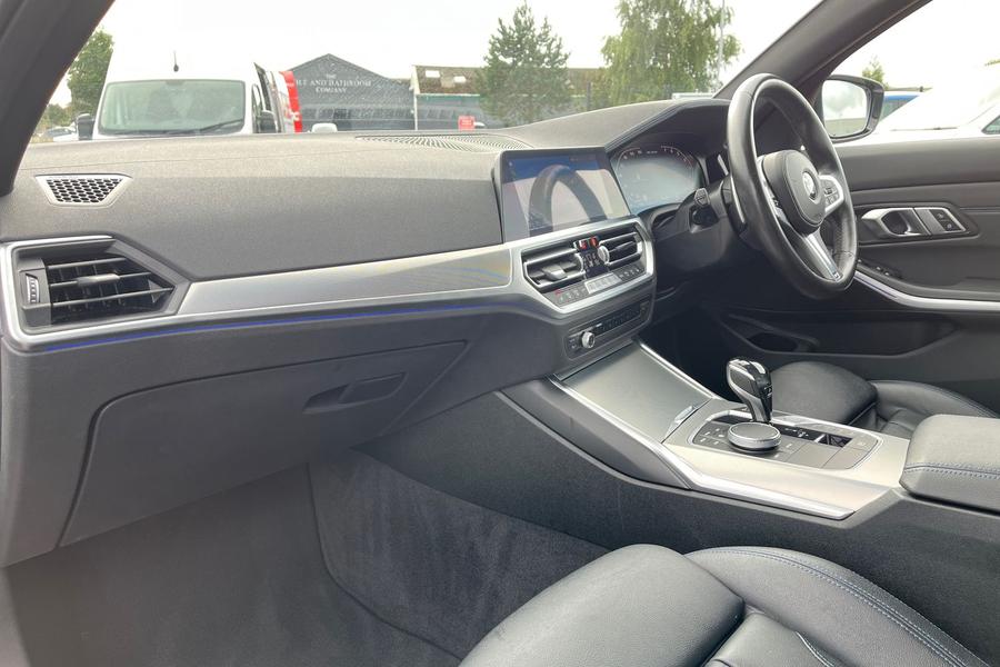 BMW 3 Series Photo autoimg-920cf00c248c46cc9a0985bb3fffa9310b860533.jpg