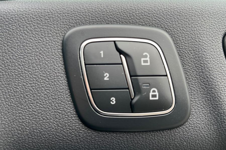 Ford KUGA Photo autoimg-9212f7f8a71a6b6c5aa9dc9e61686fe91bc1bf07.jpg