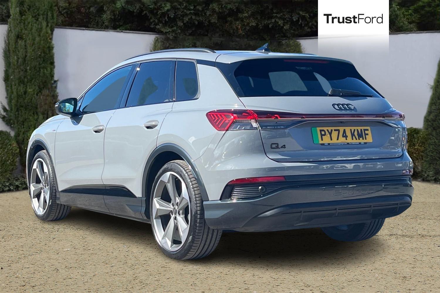 Audi Q4 e-tron Photo 1