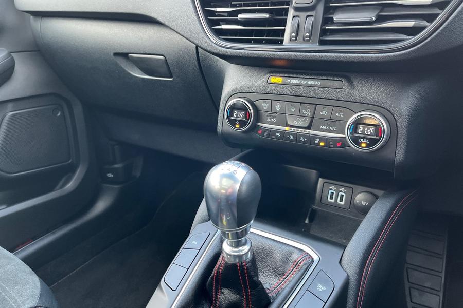 Ford KUGA Photo autoimg-922b9e66e546139b5440e4145984bfd3b08bd7b3.jpg