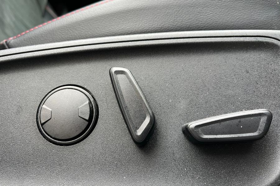 Ford KUGA Photo autoimg-922d412cb65459f928152d48c6f0898d5780cd86.jpg