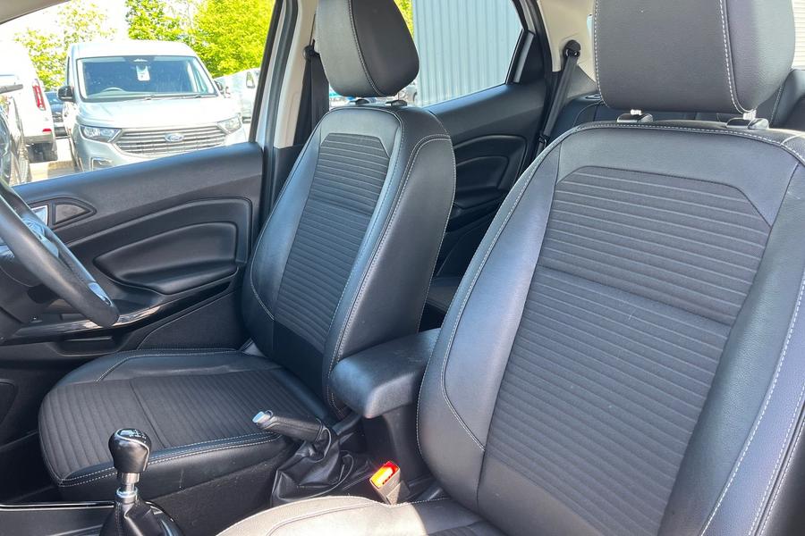 Ford ECOSPORT Photo autoimg-922ef9d8af84c7a7f5c91beb3b007ee00c1ba168.jpg