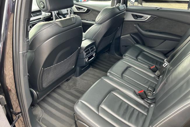 AUDI Q7 Photo 37