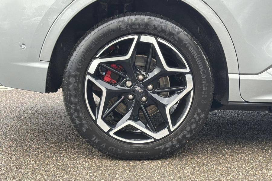 Ford Kuga Photo autoimg-92377ab461e4e51768164b349b57ccfbd2c2044f.jpg