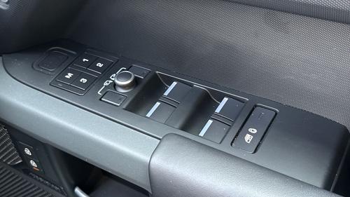 Land Rover Defender Photo autoimg-9246cdbbab47655af65832635d2613eb86402882.jpg