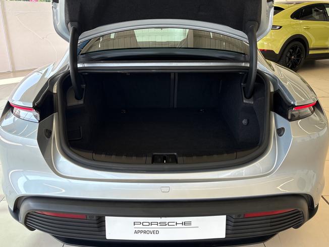 PORSCHE Taycan Photo 19