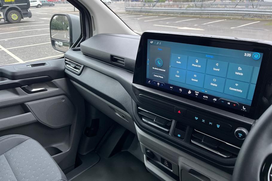 Used Ford TRANSIT CUSTOM YO25URE 36