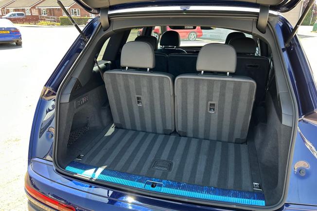 AUDI Q7 Photo 36