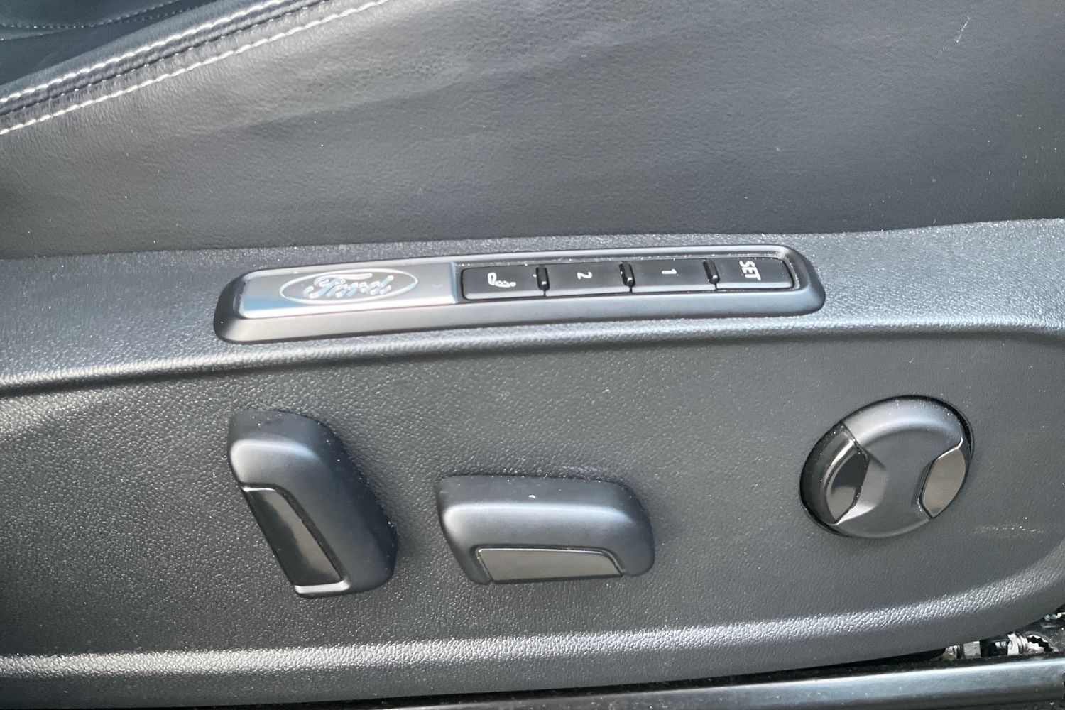 Ford Explorer Photo 35