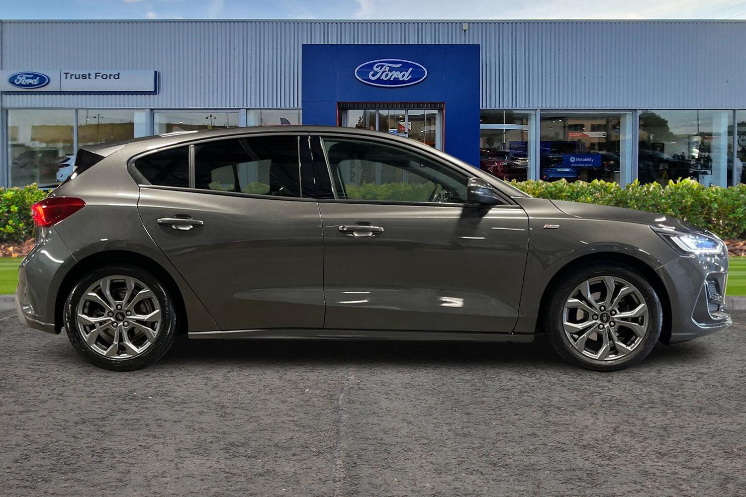 Ford FOCUS Photo 2