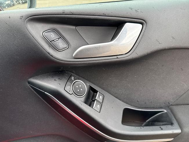 FORD Fiesta Photo 27