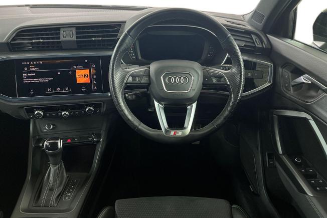 AUDI Q3 Photo 11