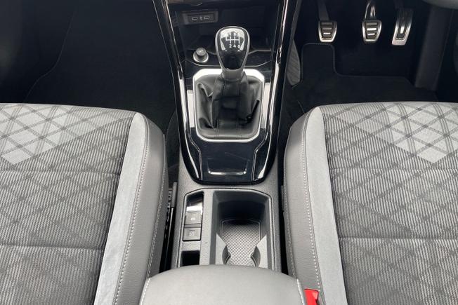 VOLKSWAGEN T-Roc Photo 25