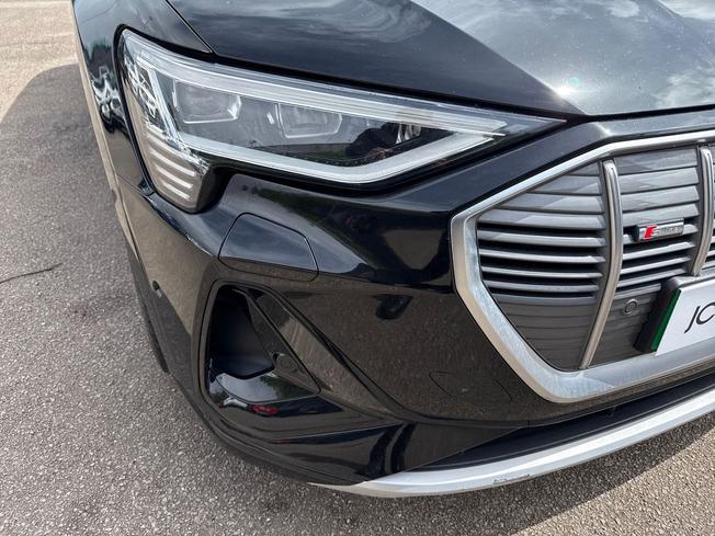 AUDI e-tron Photo 34