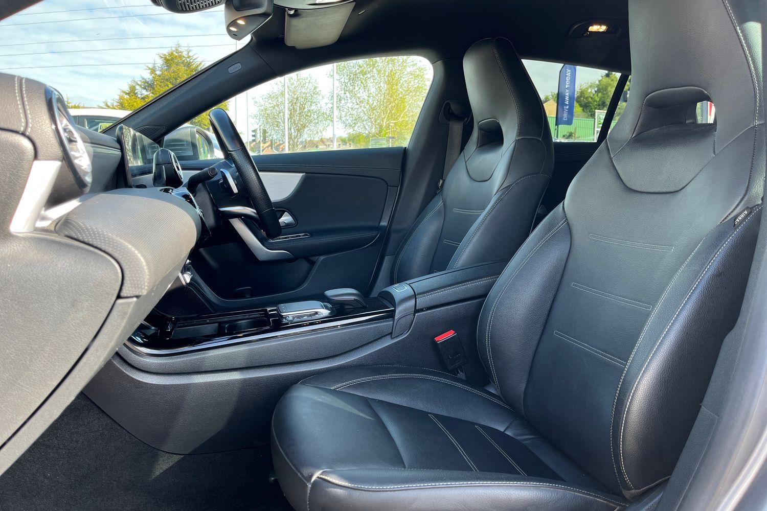 Mercedes-Benz CLA Photo 18