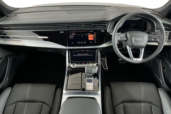 AUDI Q8 Photo 10