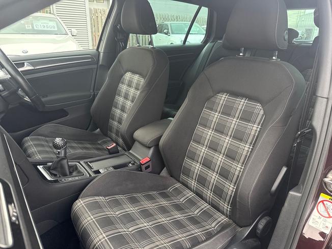 VOLKSWAGEN Golf Photo 32