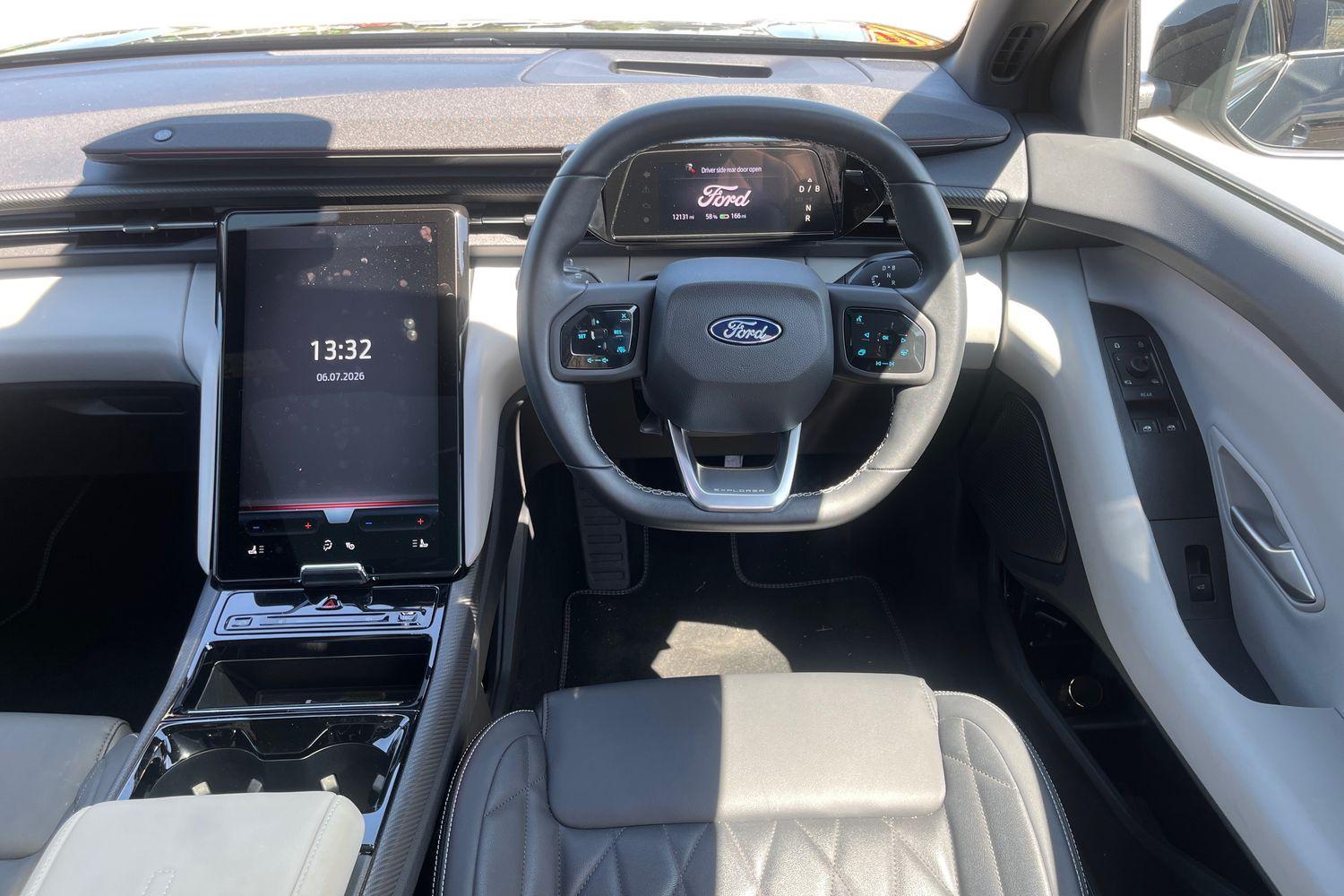Ford Explorer Photo 10