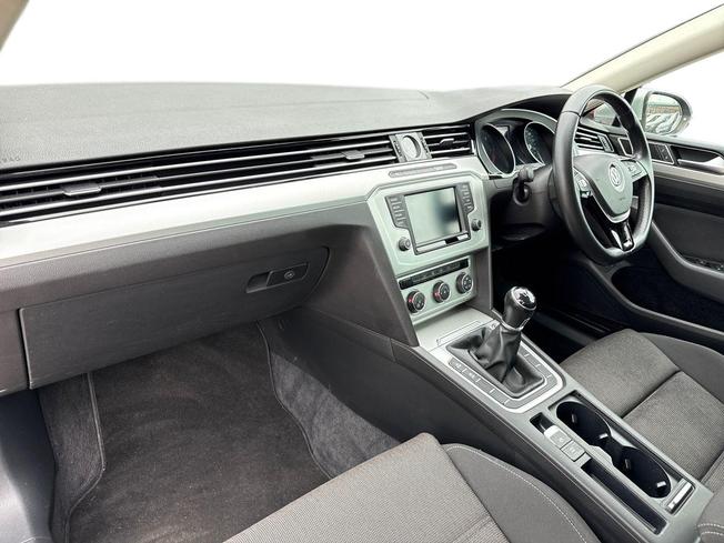 VOLKSWAGEN Passat Photo 2