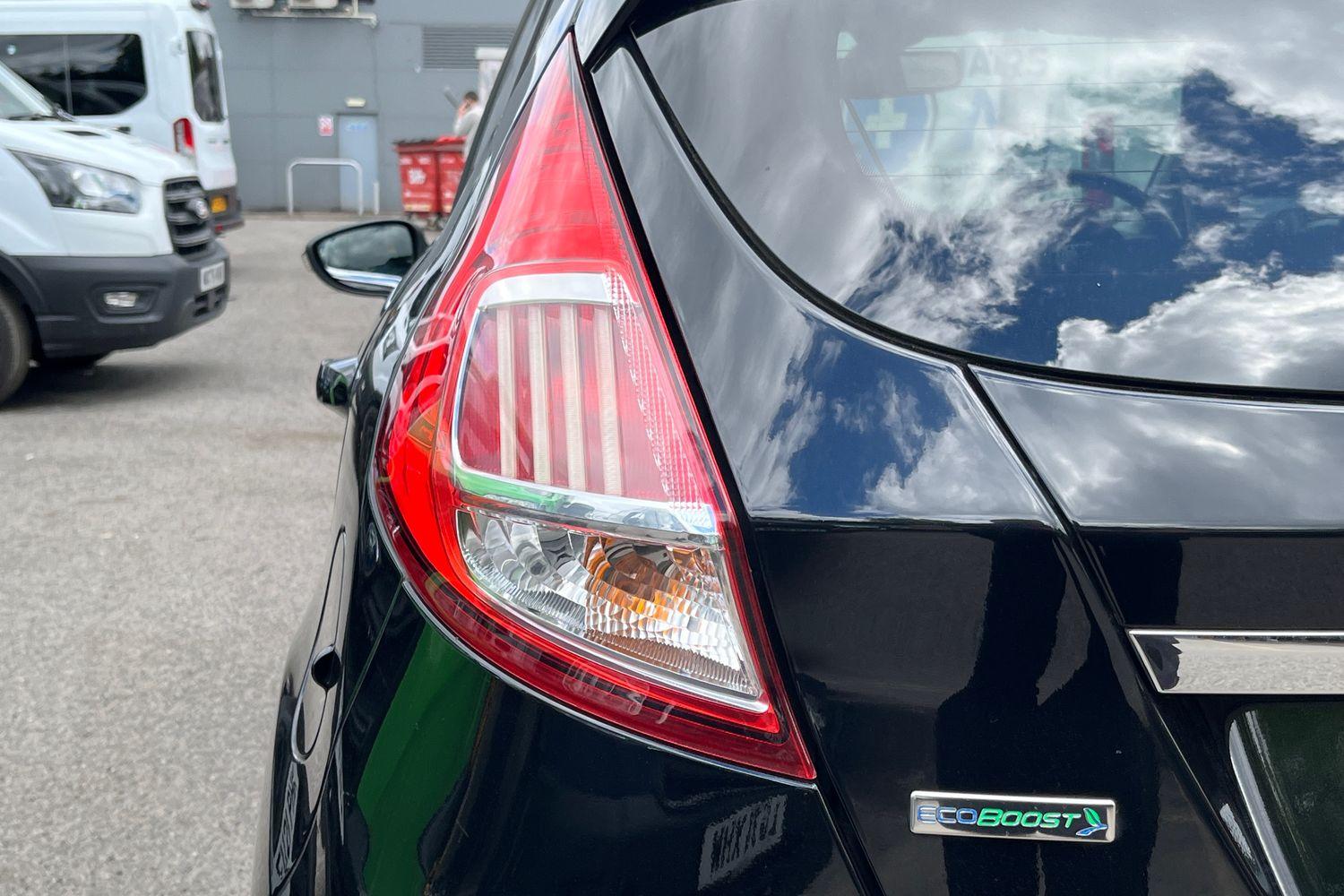 Ford FIESTA Photo 23