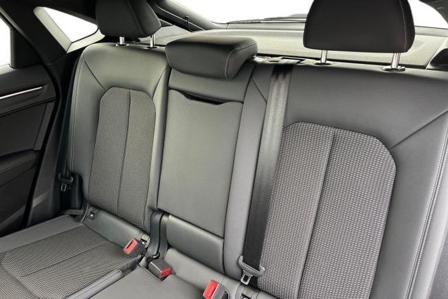 AUDI Q3 Photo 9