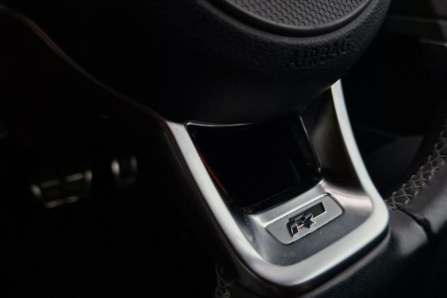 VOLKSWAGEN Golf Photo 24