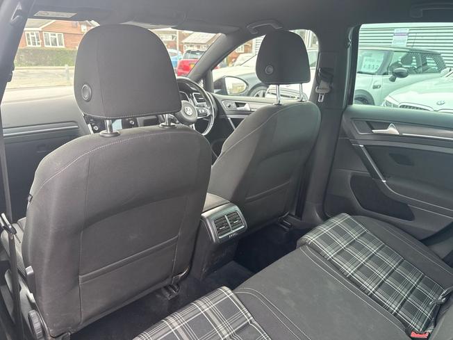 VOLKSWAGEN Golf Photo 38