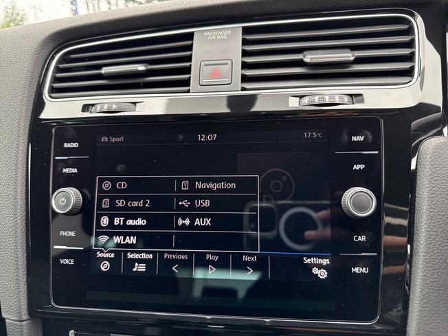 VOLKSWAGEN Golf Photo 35