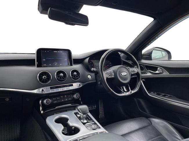 Kia Stinger Photo 2
