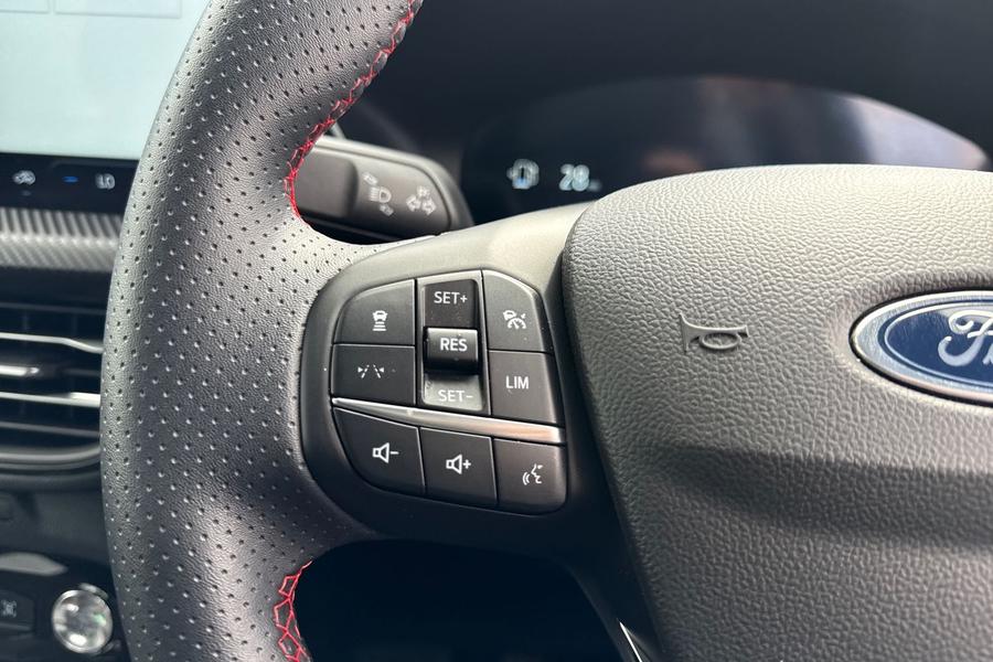 Ford KUGA Photo autoimg-928ff174eeaa2eb7bc3535bc9311e72a3909f449.jpg