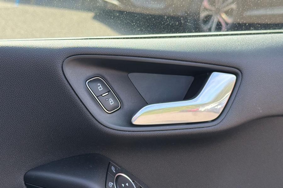 Ford FIESTA Photo autoimg-92927c0fa49ce0ecc93217cae39314631f85bca9.jpg