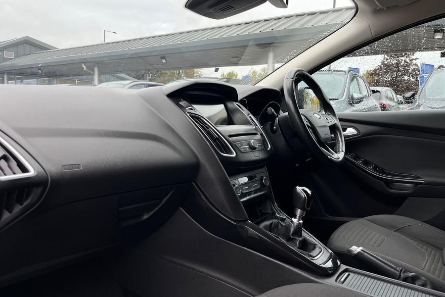 Ford Focus Photo autoimg-929976253f3a10af62617ec528f4d7365353a475.jpg