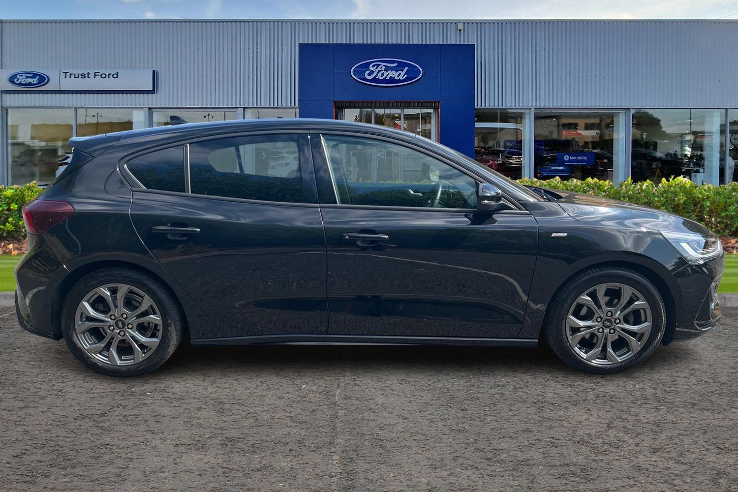 Ford FOCUS Photo 2