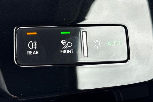 AUDI Q8 E-Tron Photo 34