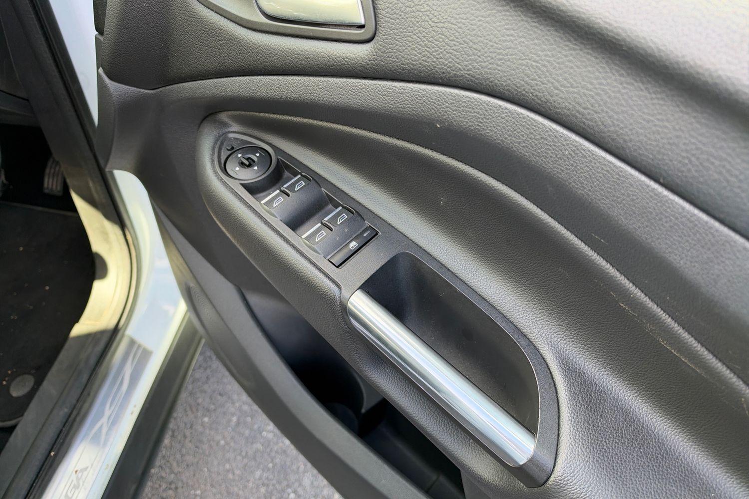 Ford KUGA Photo 15