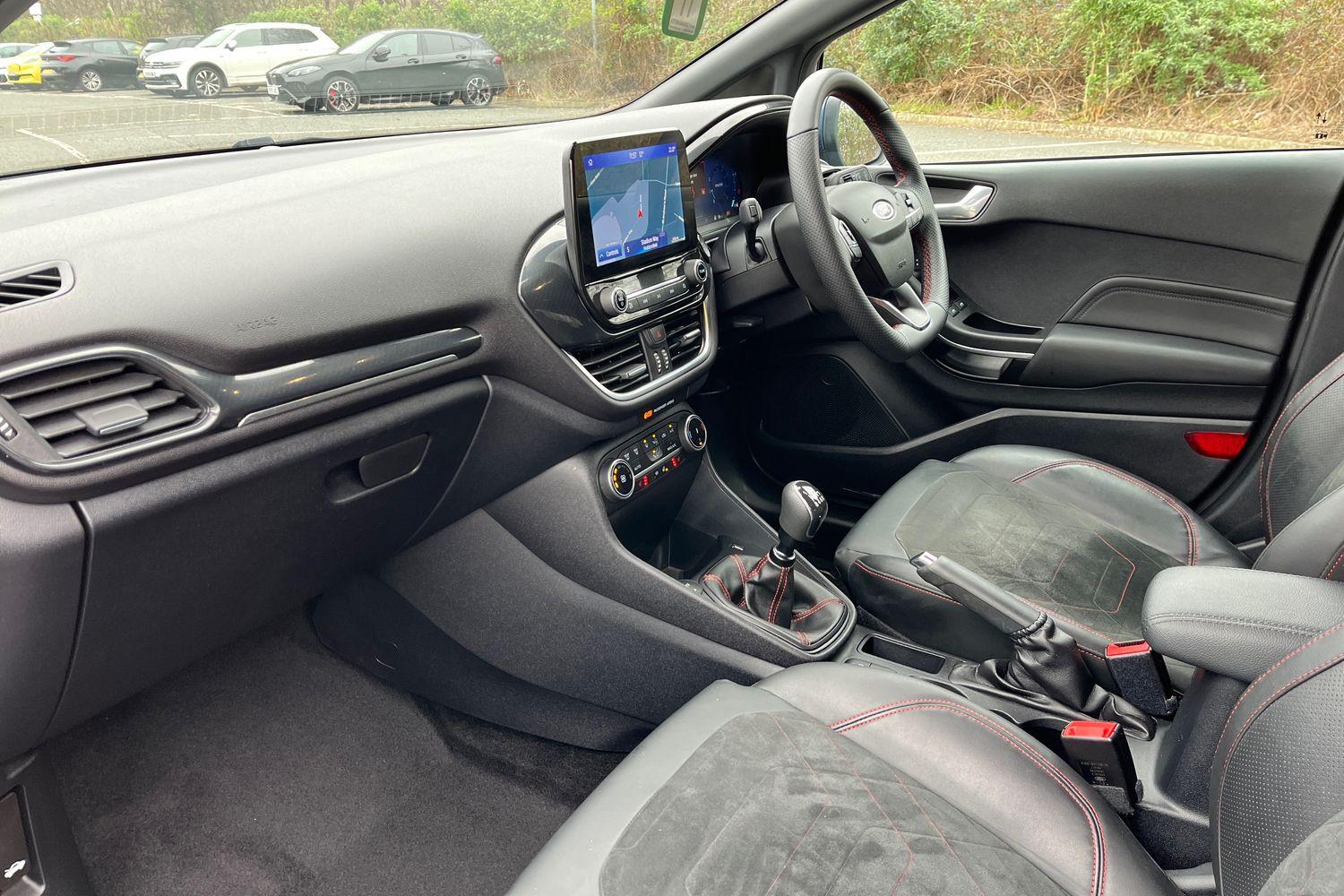 Ford FIESTA Photo 17