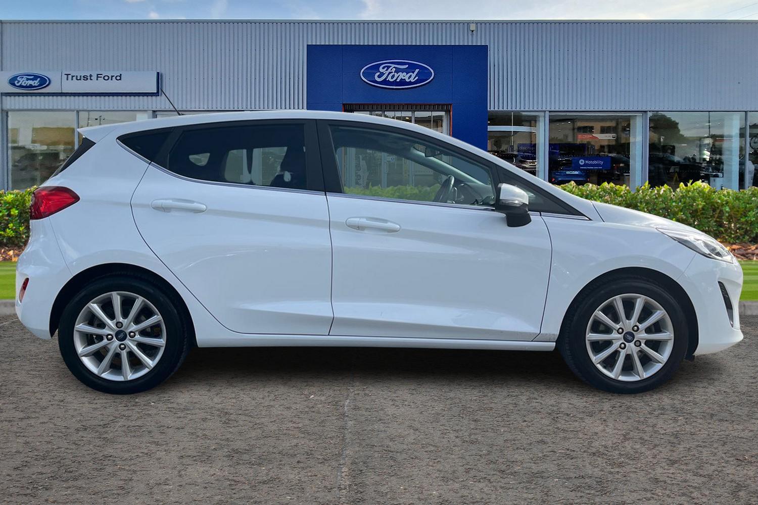 Ford Fiesta Photo 2