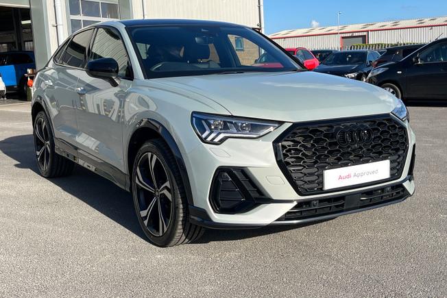 AUDI Q3 Photo 21