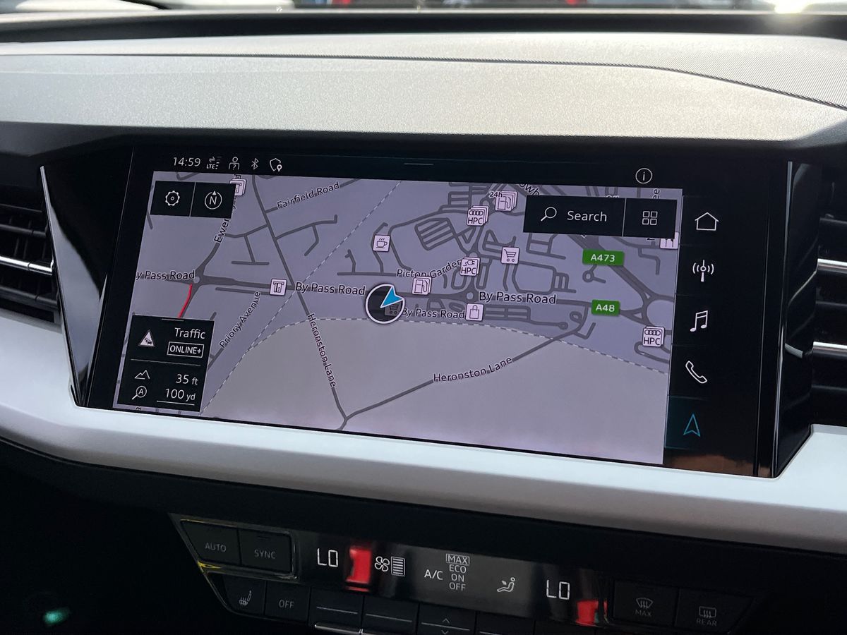 Audi Q4 e-tron Photo 10