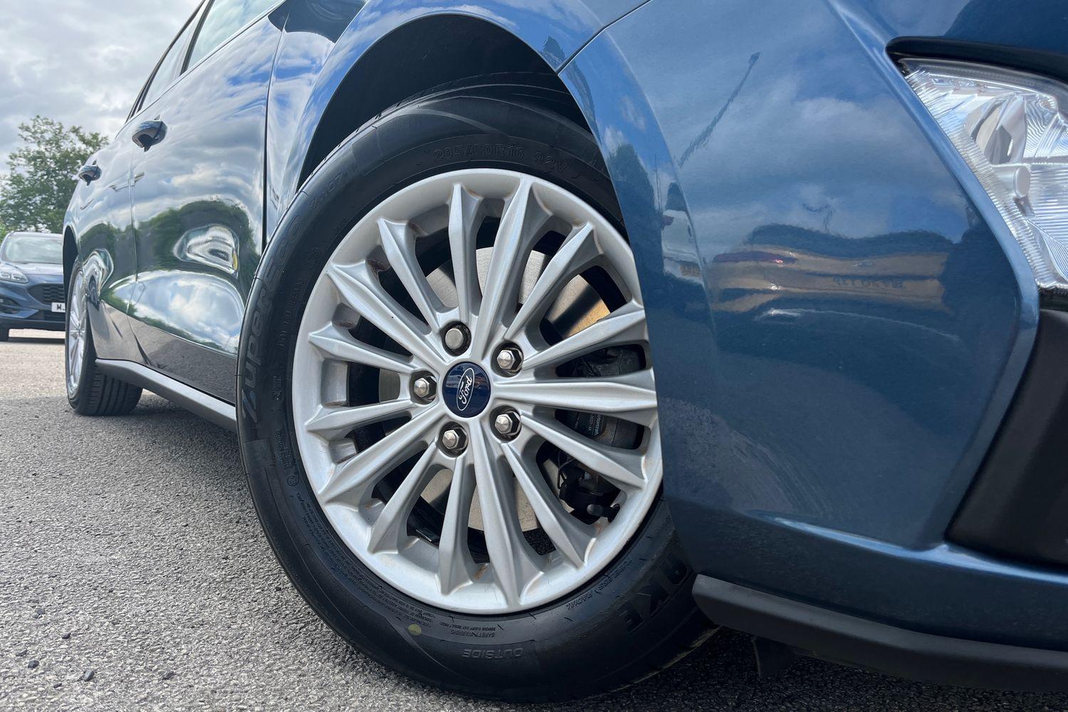 Ford Focus Photo 7
