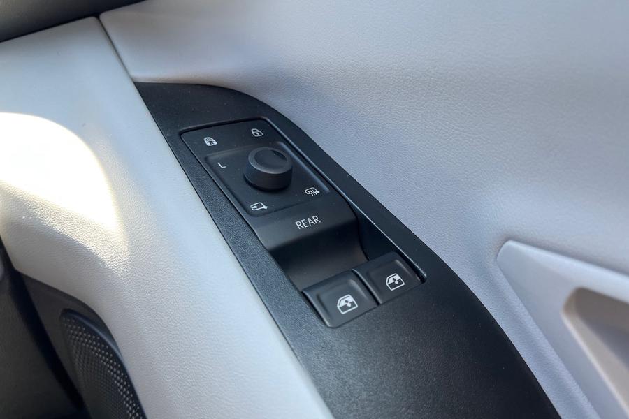 Ford Explorer Photo autoimg-92bcff6a33c77b0e9d90064c6e6bfa406e503d7d.jpg