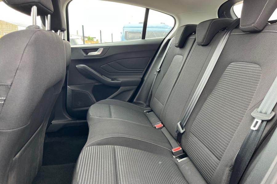 Ford FOCUS Photo autoimg-92be6cdf702008f9c572b3cb2c8da5ae8c1b7d07.jpg