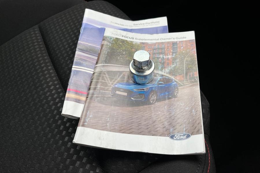 Ford FOCUS Photo autoimg-92c39e4bd45eb2b1fbabd5c85145de7273d8b1c3.jpg