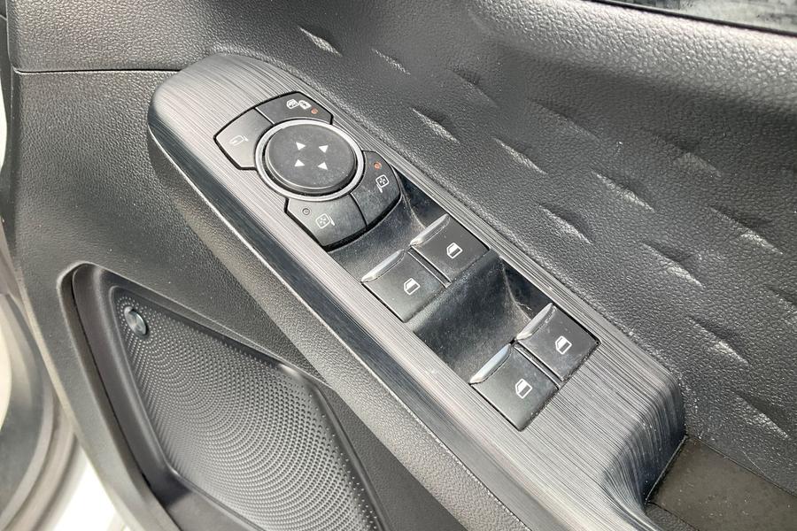Ford KUGA Photo autoimg-92c3ce4a63d8b6d54f05d590f65c881a0adb4a55.jpg