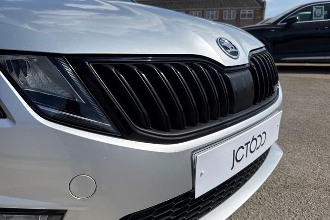 ŠKODA Octavia Photo 24