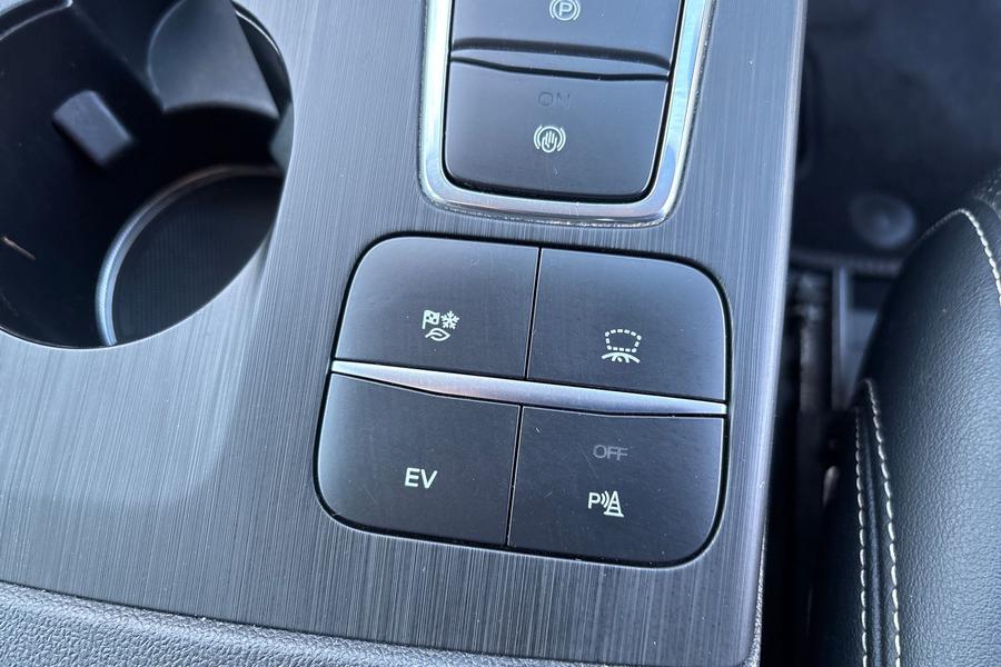 Ford KUGA Photo autoimg-92da6354afab3516ec5a84460c0fb78e74554296.jpg