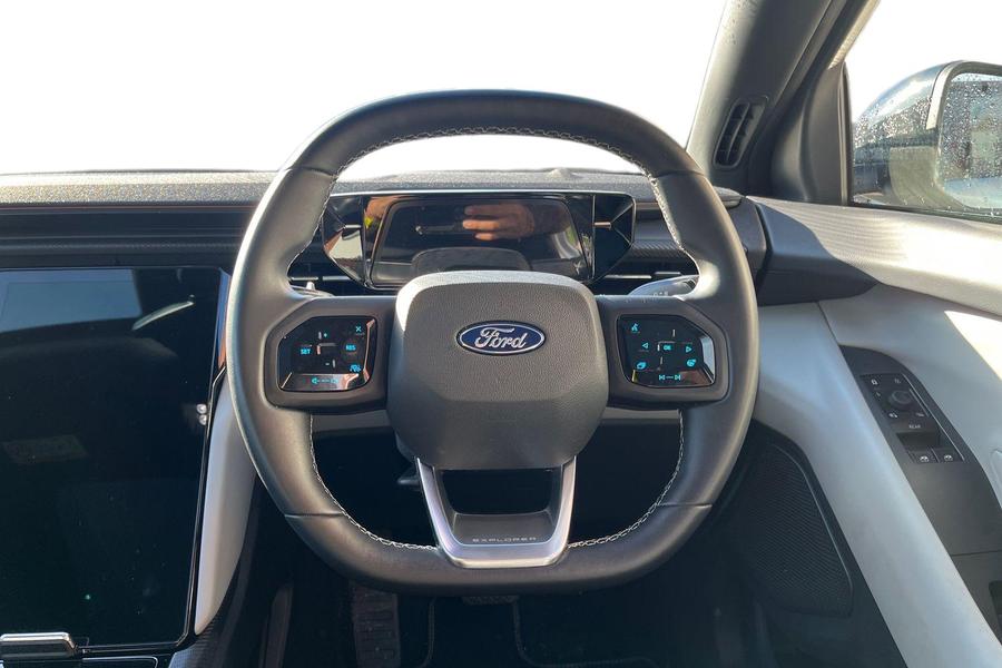 Ford Explorer Photo autoimg-92dc3d3f6c0ad74eaf708fb074254b3718bd4efc.jpg