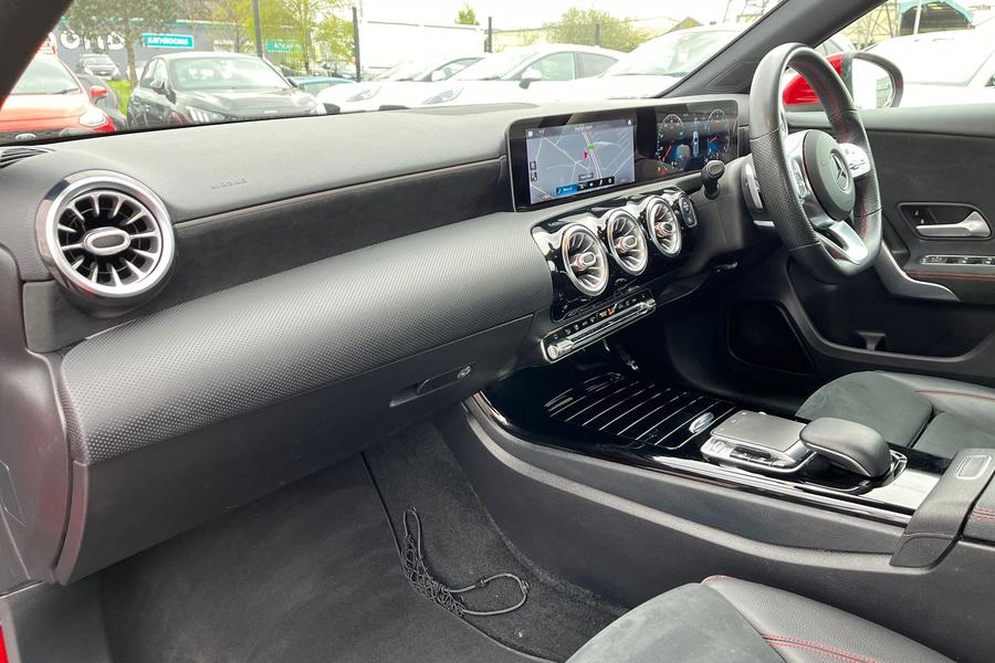 Mercedes-Benz A Class Photo autoimg-92dde290ce830dd1718fe4352b142356ed65ad98.jpg